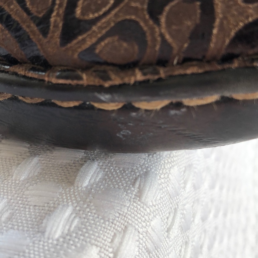 b.ø.c. Peggy Slip-On Embossed Clog - Picture 11 of 16